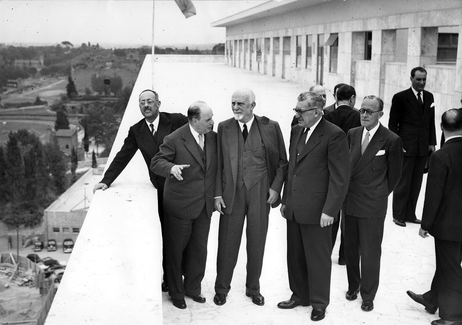 Senior delegates take in the view from the rooftop of the Palazzo FAO in Rome