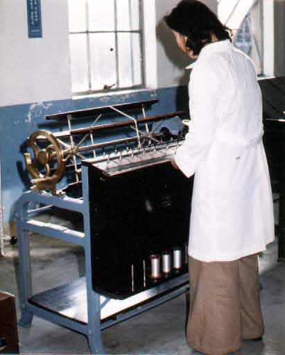 Small skein sampler for size deviation test 