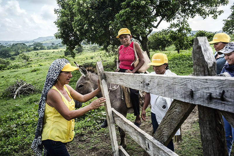 COLOMBIA – Participantes en una asociación que trabaja con personas desplazadas por el conflicto armado, que comenzó hace más de 50 años.